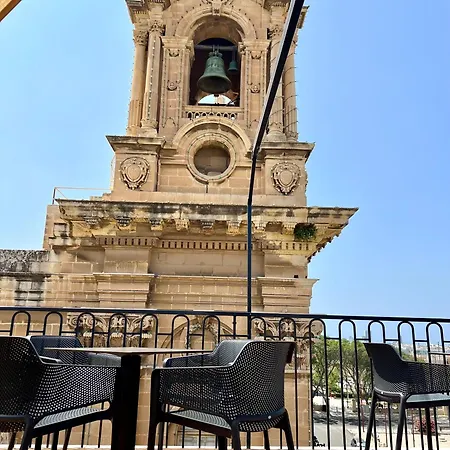 Florette Designer Finish With Stunning Lounge Terrace By Arcobnb דירה איל-פוריאנה